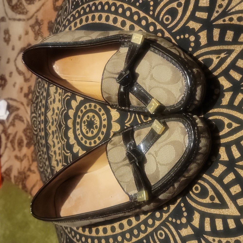 Size 9.5 COACH shoes loafer